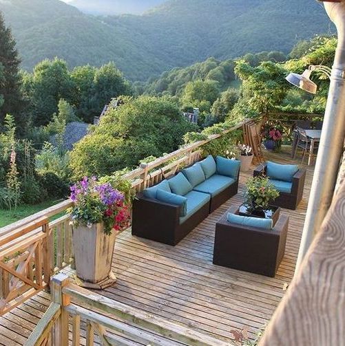 Photo de la terrasse avec vue sur les Pyrénées