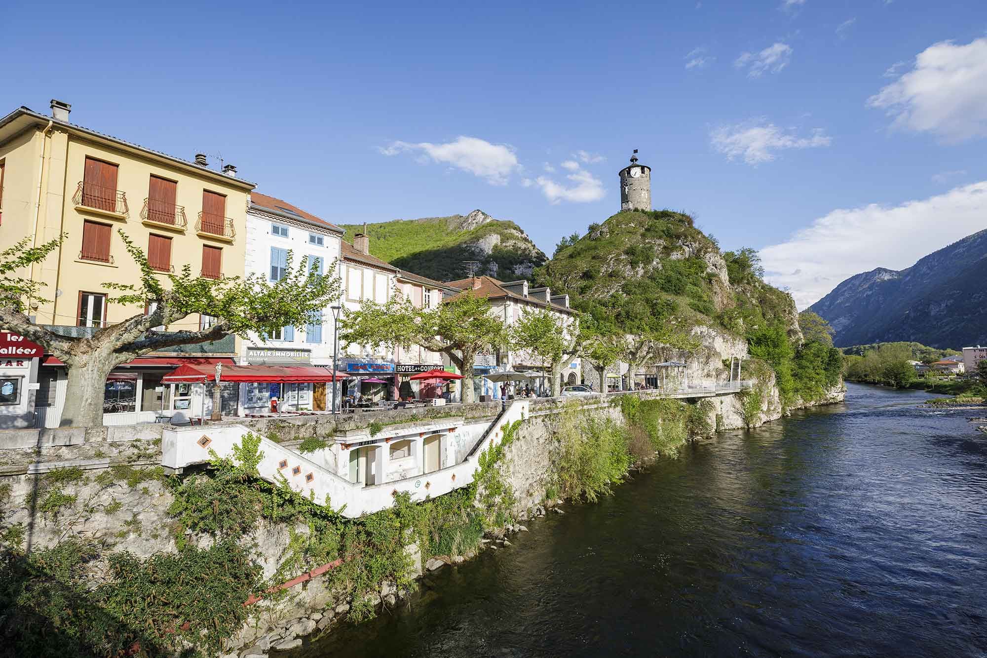 Tarascon-sur-Ariège, vue sur la tour du Castella.
